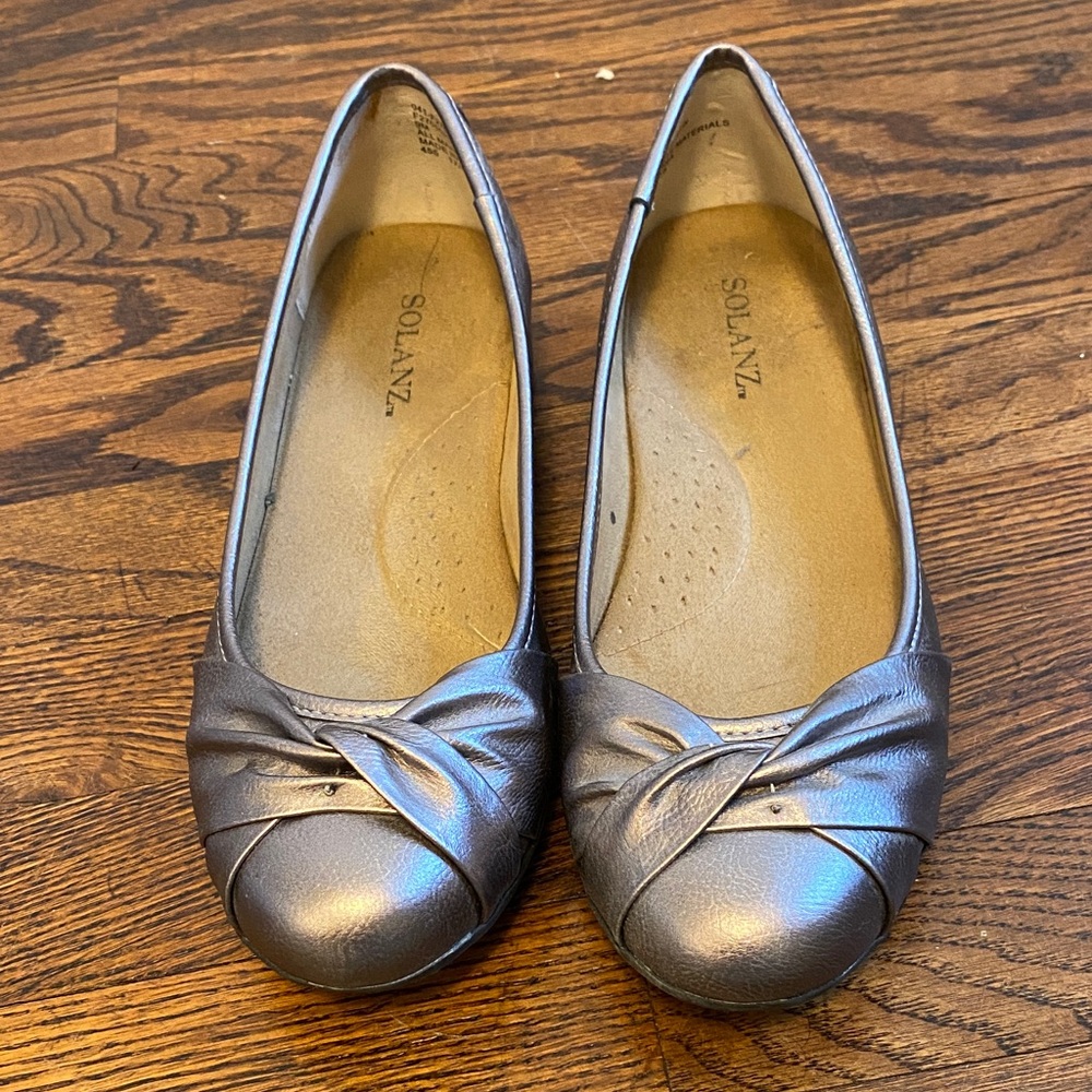 Women's Gray Flats